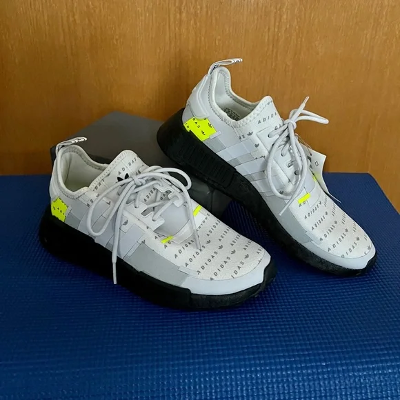 adidas gazelle silver green womens adidas Nmd R1 Triple Core Black main image 1